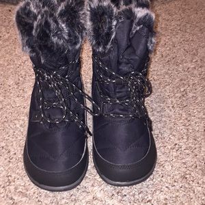 Short winter boots NEVER WORN! 😍